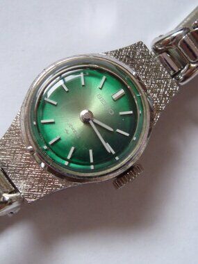 VINTAGE LADY WIND UP SEIKO 17 JEWELS,RUN GREAT
